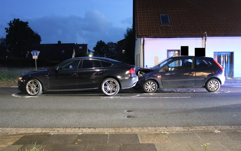 POL-MI: Auffahrunfall in den frühen Morgenstunden - ein Leichtverletzter, zwei Fahrzeuge nicht mehr fahrbereit - Foto: presseportal.de