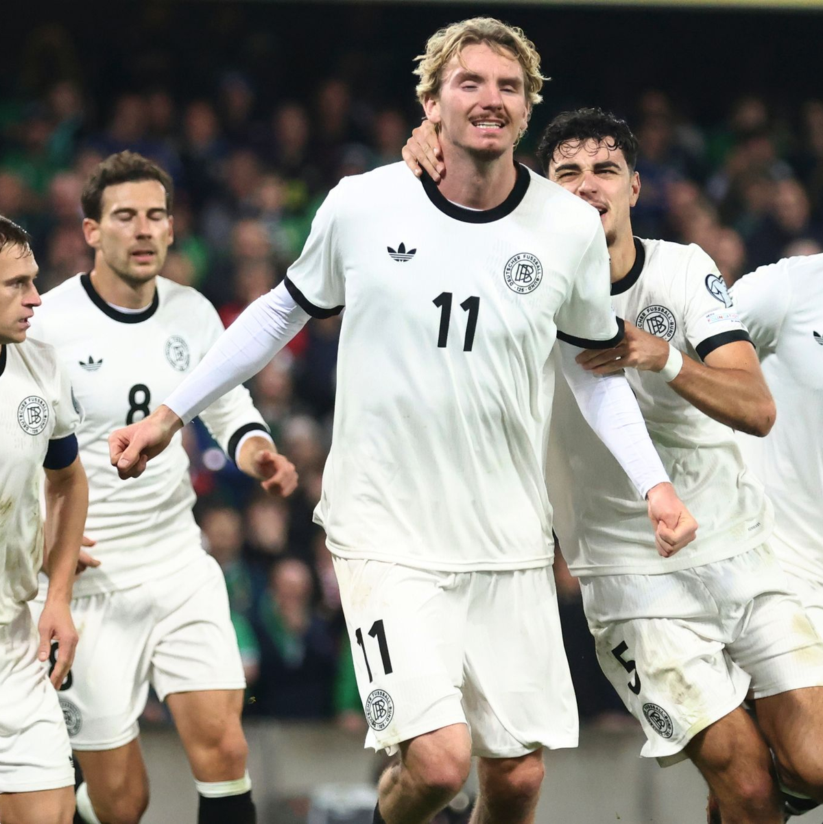 Mit der Schulter zu seinem ersten Länderspiel-Tor: Nick Woltemade. - Foto: Peter Morrison/AP/dpa