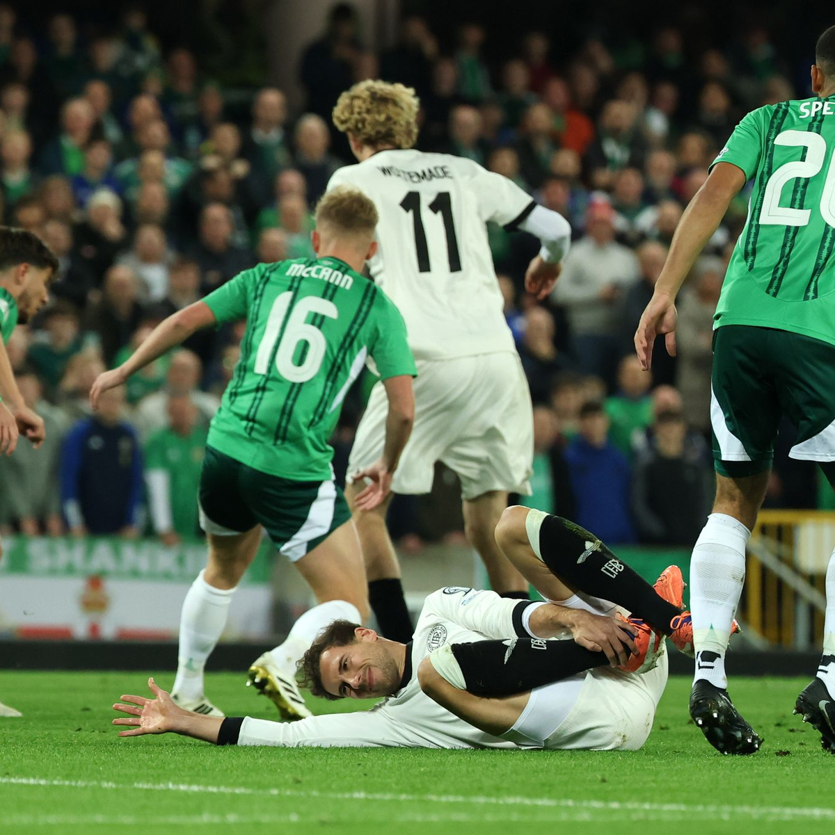 Von den Kollegen wurde Baumann gelobt.  - Foto: Christian Charisius/dpa