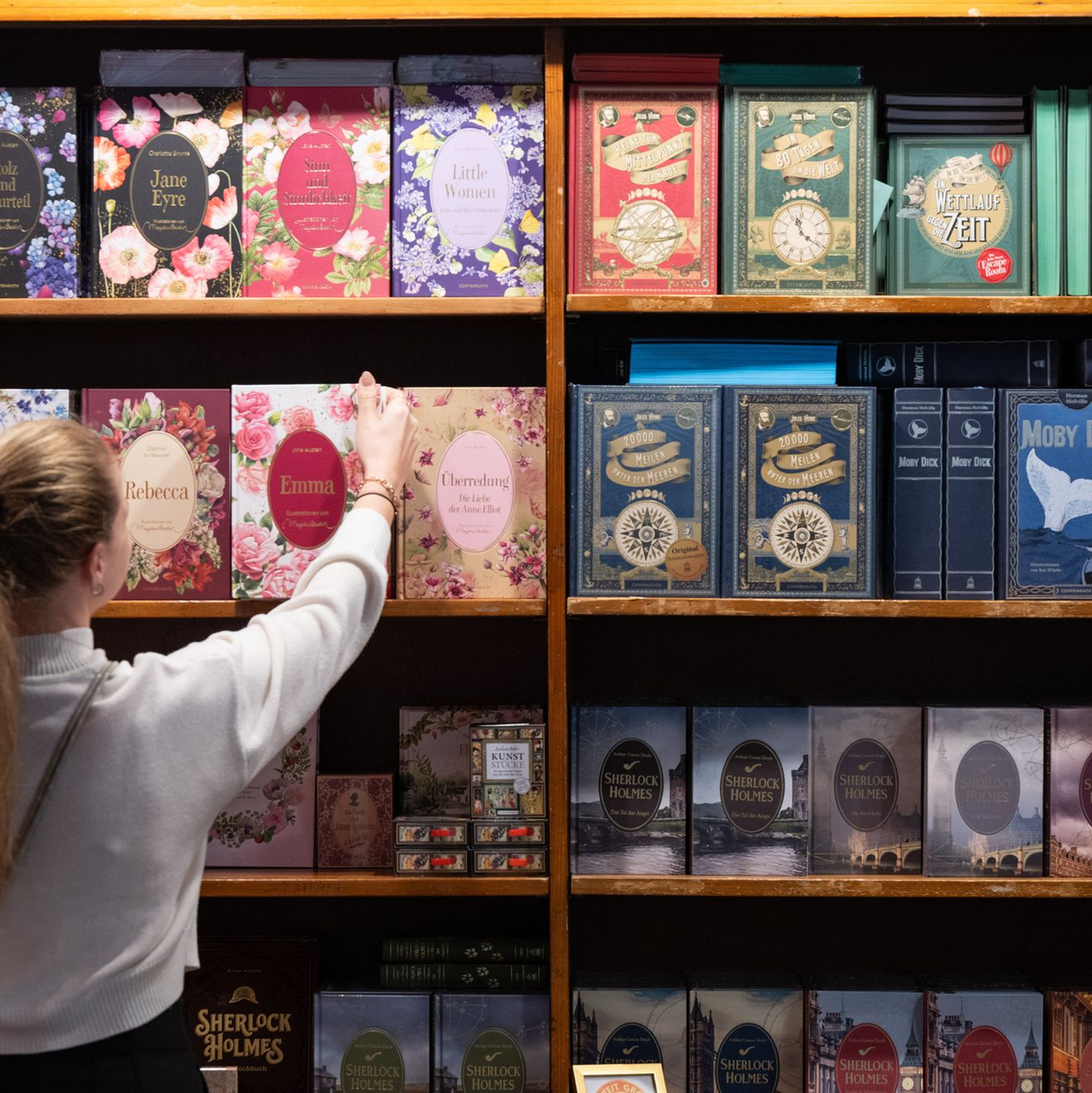 Neuerscheinungen entdecken, bei Lesungen und Diskussionen zuhören, Bücher signieren lassen: die Buchmesse ist vielfältig. (Archivbild) - Foto: Boris Roessler/dpa