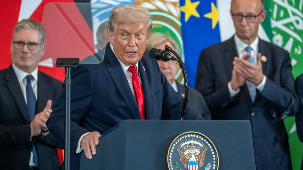 Trump feiert die Einigung als historisch - aber wie tragfähig ist sie wirklich? - Foto: Michael Kappeler/dpa