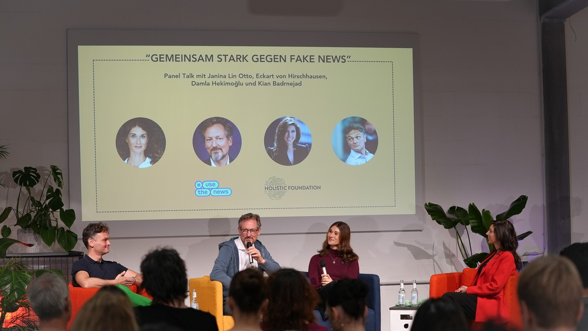 Stark gegen Fake News: Holistic Foundation und #UseTheNews starten Projekt gegen Desinformation / Erfolgreiche Auftaktveranstaltung mit Eckart von Hirschhausen - Foto: presseportal.de