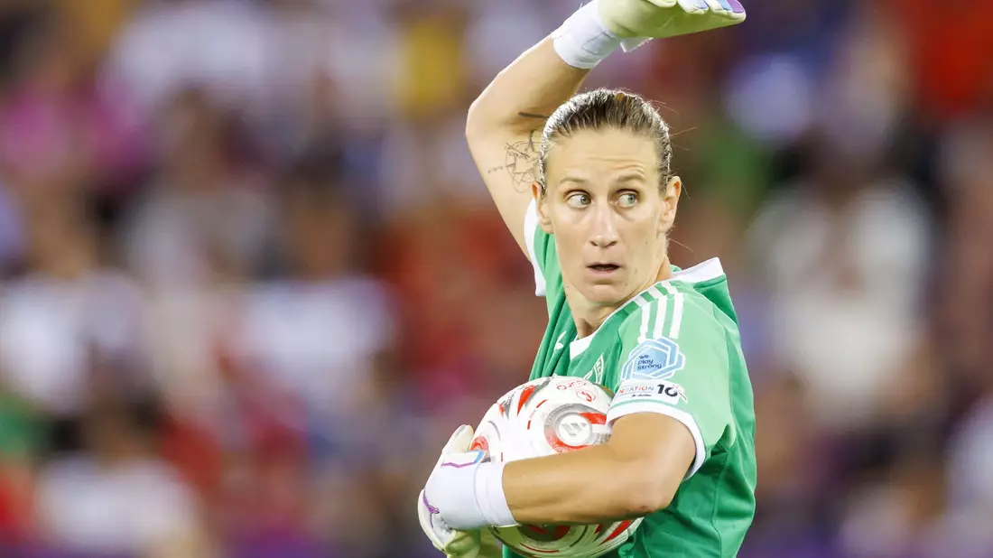 Im EM-Halbfinale gegen Spanien noch im Tor: Stammkeeperin Ann-Katrin Berger fehlt der DFB-Auswahl. - Bild: Michael Buholzer/KEYSTONE/dpa