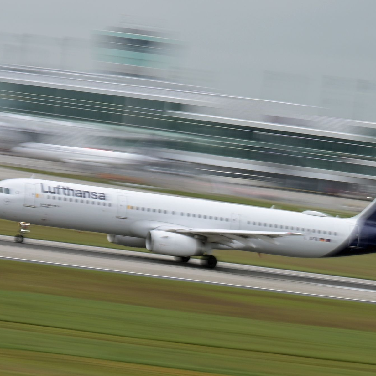 Trotz steigender Umsätze ist der Gewinn des Lufthansa-Konzerns geschrumpft.  - Foto: Malin Wunderlich/dpa