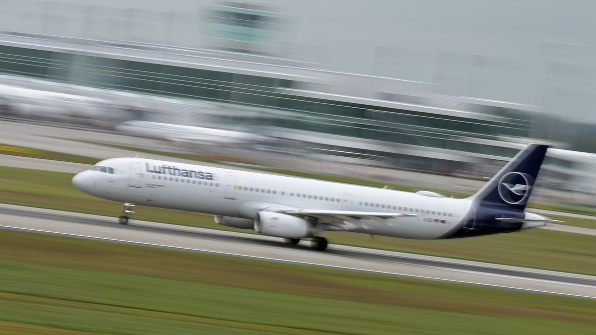 Flugzeug muss wegen «renitentem Passagier» Notlanden. (Archivbild) - Foto: Malin Wunderlich/dpa