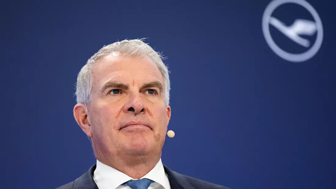 Carsten Spohr sieht den Gebrauch von E-Fuels in Autos kritisch. (Archivbild)  - Bild: Lando Hass/dpa