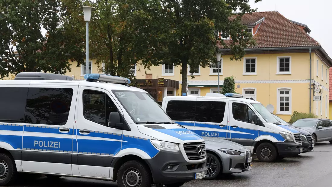 Die Ermittlungen nach dem Fund der Kinderleiche in einem Wald nahe Güstrow stehen ganz am Anfang, sagte der Sprecher der Staatsanwaltschaft. - Bild: Bernd Wüstneck/dpa