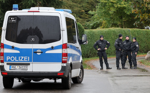 Ermittler gehen derzeit davon aus, dass es sich bei einer in einem Waldstück bei Güstrow gefundenen Kinderleiche um den vermissten achtjährigen Fabian handelt. - Foto: Bernd Wüstneck/dpa