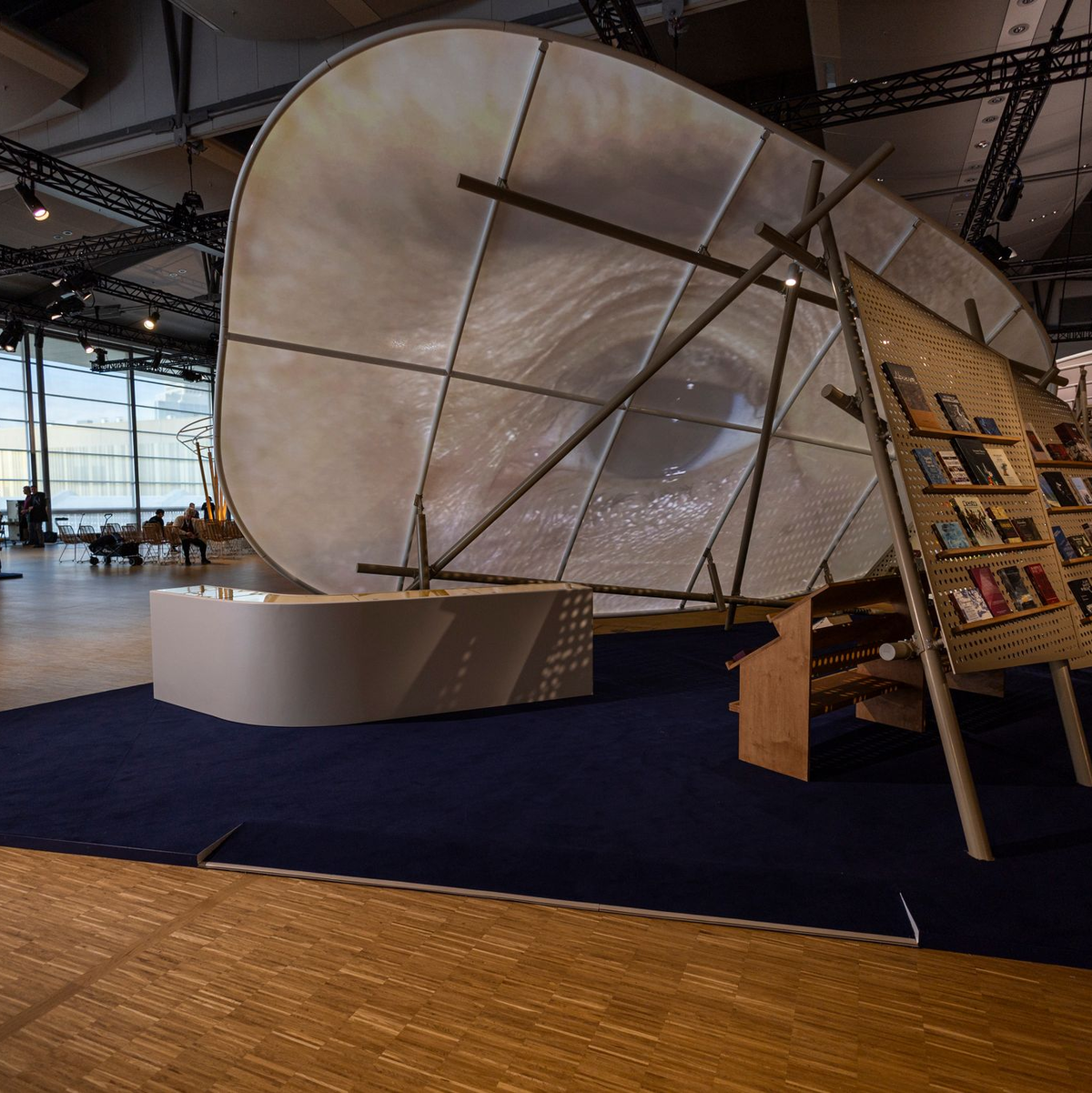 Luftig und hell: Der Pavillon der Philippinen. - Foto: Hannes P. Albert/dpa