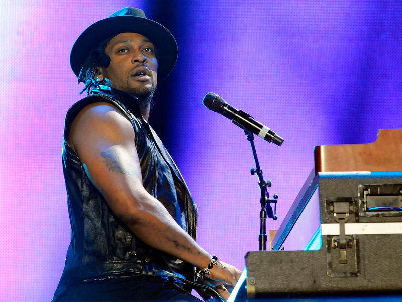 Der US-Musiker D'Angelo 2012 bei einem Auftritt in New Orleans. (Archivbild) - Foto: Cheryl Gerber/Invision/AP/dpa