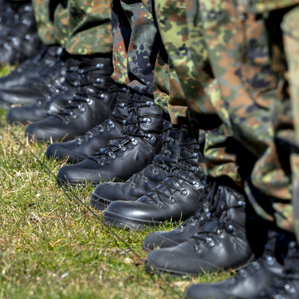 Ein von der Union vorgeschlagenes Losverfahren beim Wehrdienst sorgt für Unmut in der SPD. (Archivbild)  - Foto: Soeren Stache/dpa