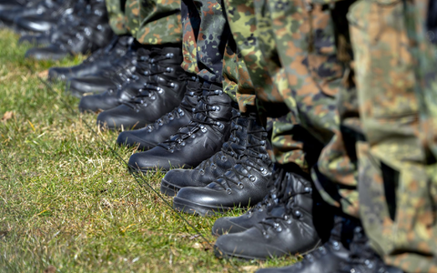Ein von der Union vorgeschlagenes Losverfahren beim Wehrdienst sorgt für Unmut in der SPD. (Archivbild)  - Foto: Soeren Stache/dpa