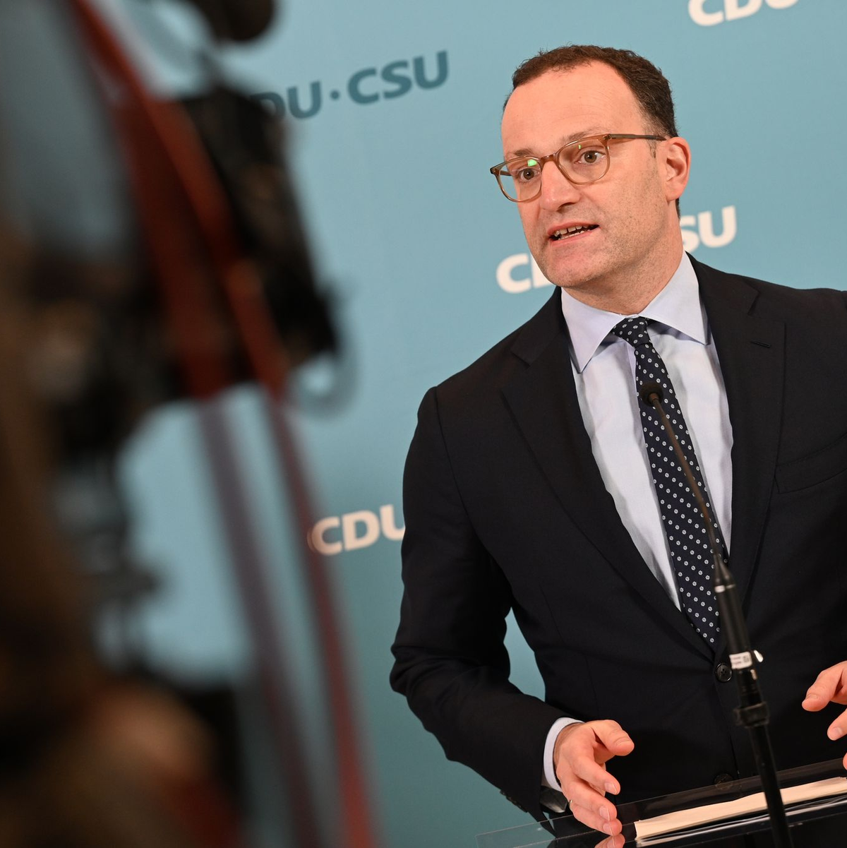 Unionsfraktionschef Jens Spahn zeigte sich am Nachmittag noch optimistisch.  - Foto: Niklas Graeber/dpa