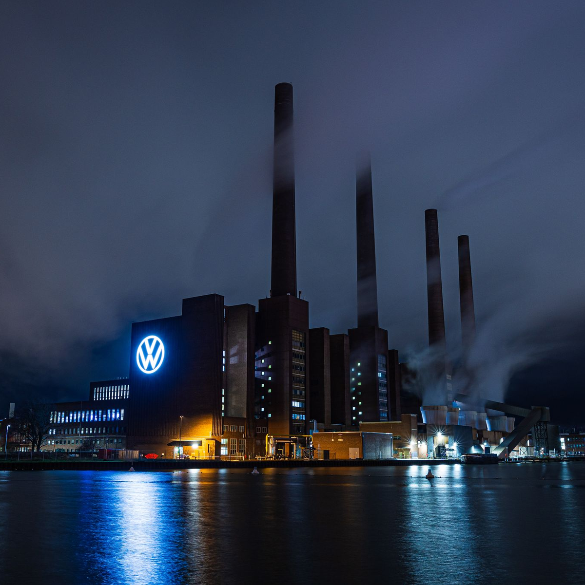 Bei Volkswagen müssen die Kapazitäten in der Produktion an die Realität angepasst werden - auch in Wolfsburg. - Foto: Moritz Frankenberg/dpa