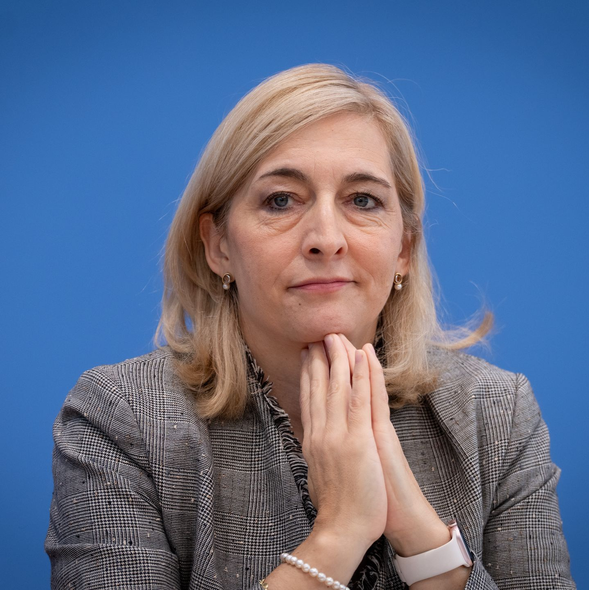 Ministerin Warken will jetzt vor allem bei den Klinik-Vergütungen sparen. (Archivbild) - Foto: Soeren Stache/dpa