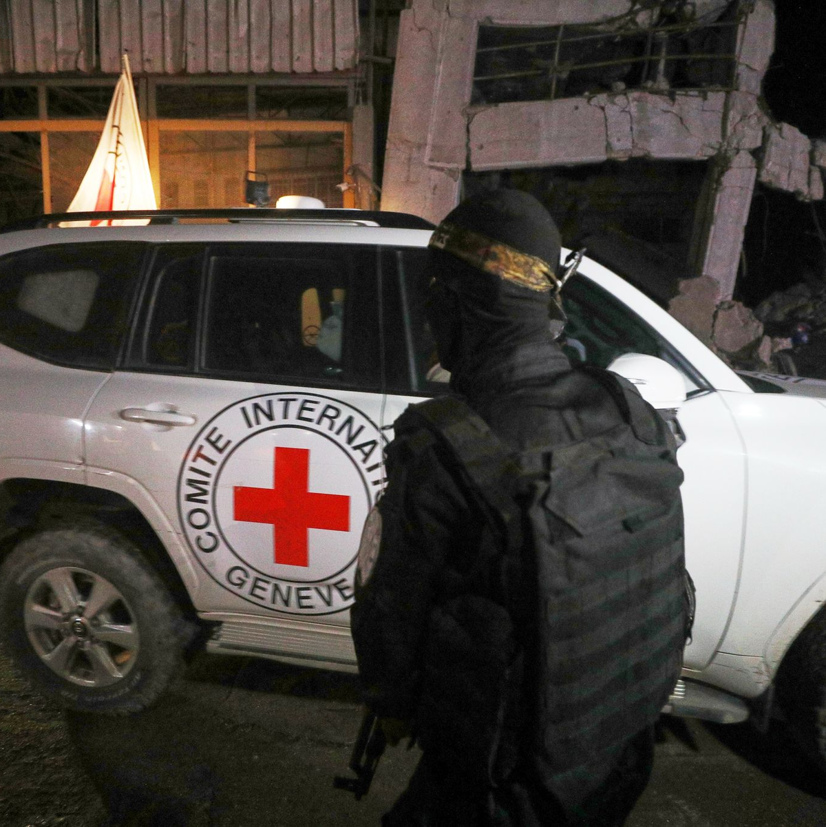 Die Leichen werden zunächst an das Rote Kreuz übergeben. (Archivbild) - Foto: Yousef Al Zanoun/AP/dpa