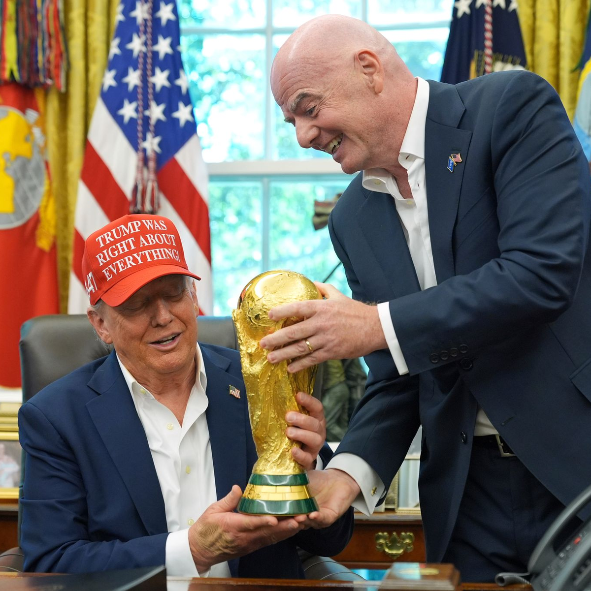 US-Präsident Donald Trump hat einen engen Draht zu FIFA-Chef Infantino. (Archivbild) - Foto: Jacquelyn Martin/AP/dpa