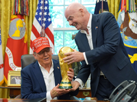 US-Präsident Donald Trump hat einen engen Draht zu FIFA-Chef Infantino. (Archivbild) - Foto: Jacquelyn Martin/AP/dpa