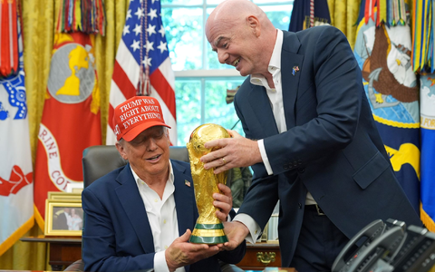 US-Präsident Donald Trump hat einen engen Draht zu FIFA-Chef Infantino. (Archivbild) - Foto: Jacquelyn Martin/AP/dpa