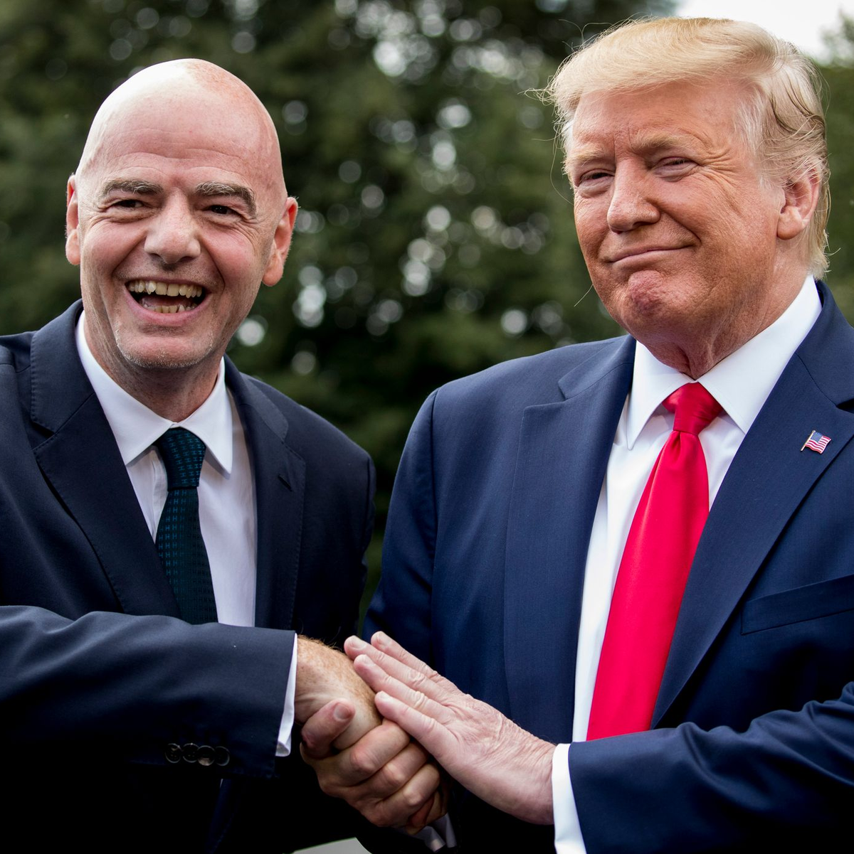 Selbst bei Trumps jüngstem Nahost-Gipfel in Ägypten war Infantino dabei. (Archivbild) - Foto: Andrew Harnik/AP/dpa
