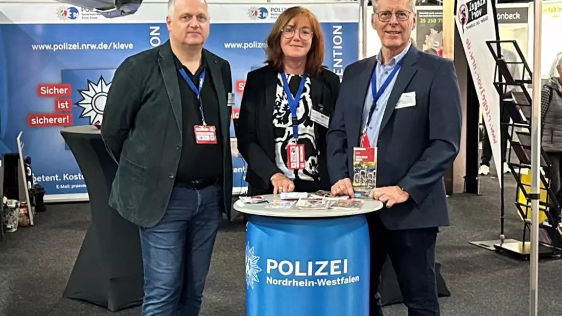 POL-KLE: Kalkar - Baumesse 2025: Kreispolizeibehörde Kleve mit Informationsstand und Fachvorträgen - Bild: presseportal.de