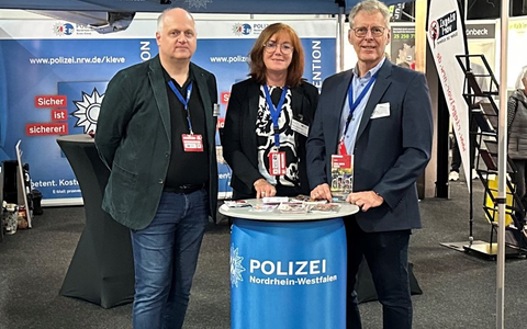 POL-KLE: Kalkar - Baumesse 2025: Kreispolizeibehörde Kleve mit Informationsstand und Fachvorträgen - Foto: presseportal.de
