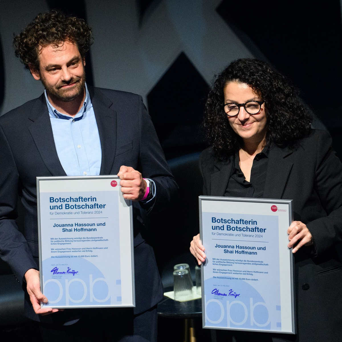Für den Podcaster Shai Hoffmann hat sich in Deutschland eine Art «politische Fußball-Mentalität» ausgebreitet: Man müsse sich klar dem Israel- oder dem Palästina-Lager zuordnen. (Archivbild) - Foto: Bernd von Jutrczenka/dpa
