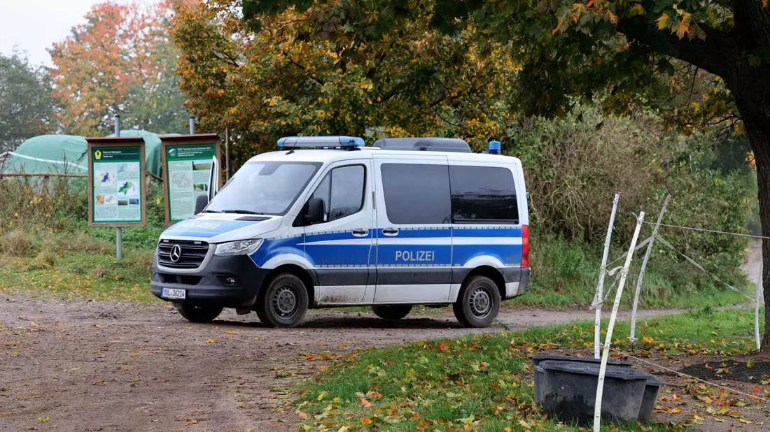 Noch immer ist nicht abschließend klar, ob es sich bei dem toten Jungen um Fabian handelt. Die Ermittler gehen davon aus. - Bild: Bernd Wüstneck/dpa