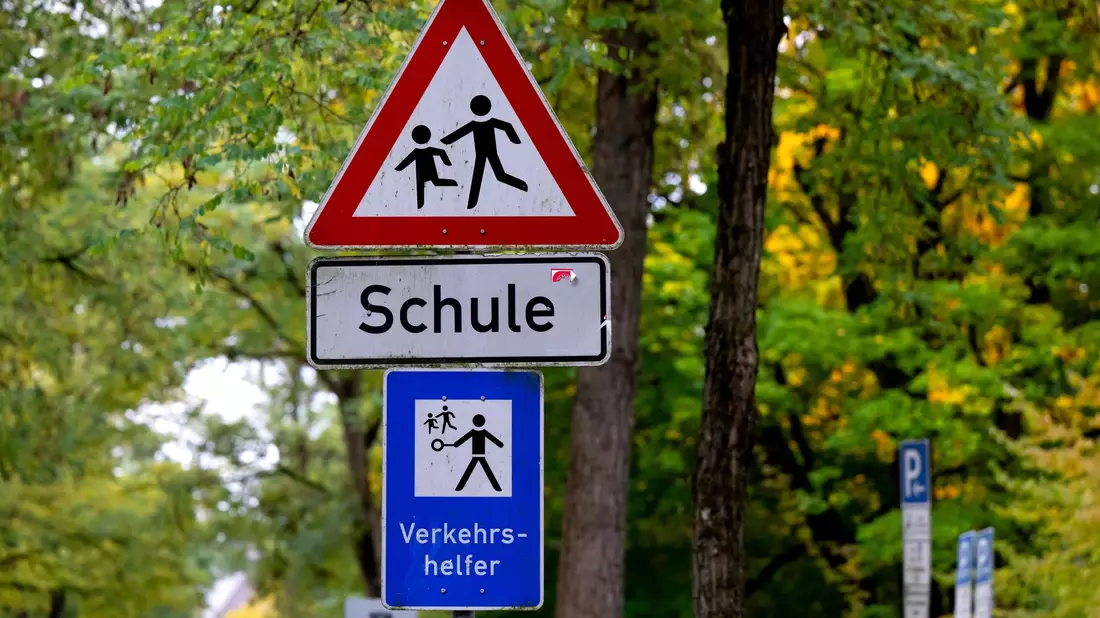 Der Auto Club Europa (ACE) untersuchte die Schulwegsicherheit an bundesweit 167 Grundschulen. - Bild: Sven Hoppe/dpa