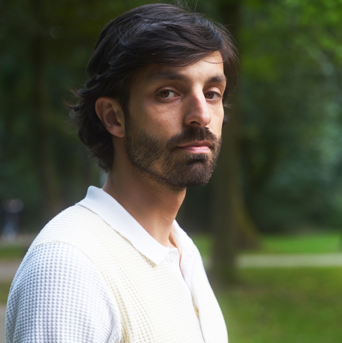 Der Dramatiker Akin Emanuel Sipal hat ein Theaterstück über Mesut Özil geschrieben. - Foto: -/Privat/dpa