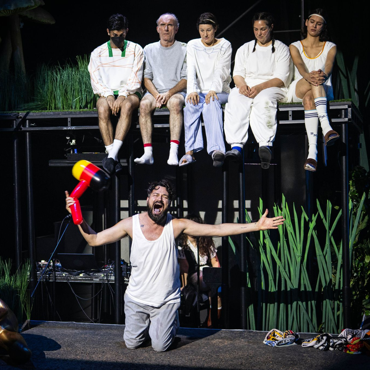 Die Geschichte von Mesut Özil wird in Bremen als Theaterstück aufgeführt. - Foto: Sina Schuldt/dpa