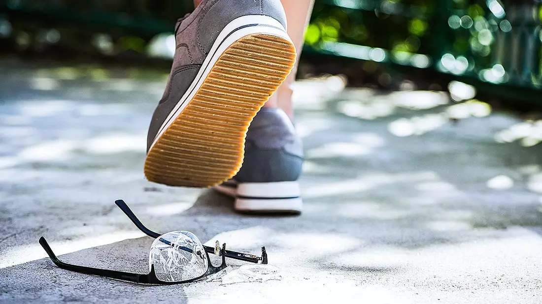 Kaputte Brille? Wertgarantie übernimmt die Reparaturkosten / Der Brillen-Komplettschutz macht Schluss mit teuren Überraschungen - Bild: presseportal.de