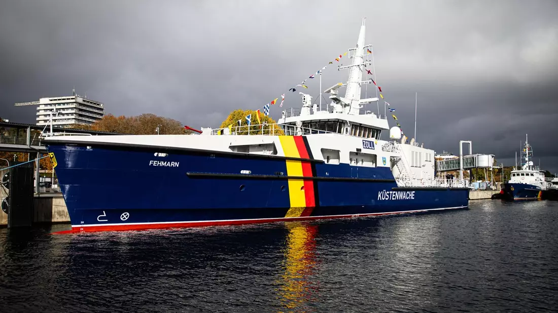 HZA-KI: Zollschiff Fehmarn feierlich getauft und in Dienst gestellt / Neues Einsatzschiff mit LNG-Antrieb - Bild: presseportal.de