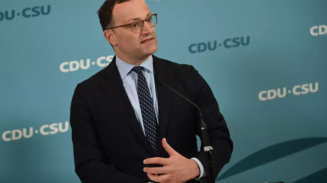 Jens Spahn weist darauf hin, dass der Bundestag bei dem Thema Wehrdienst das letzte Wort hat. (Archivbild) - Bild: Niklas Graeber/dpa