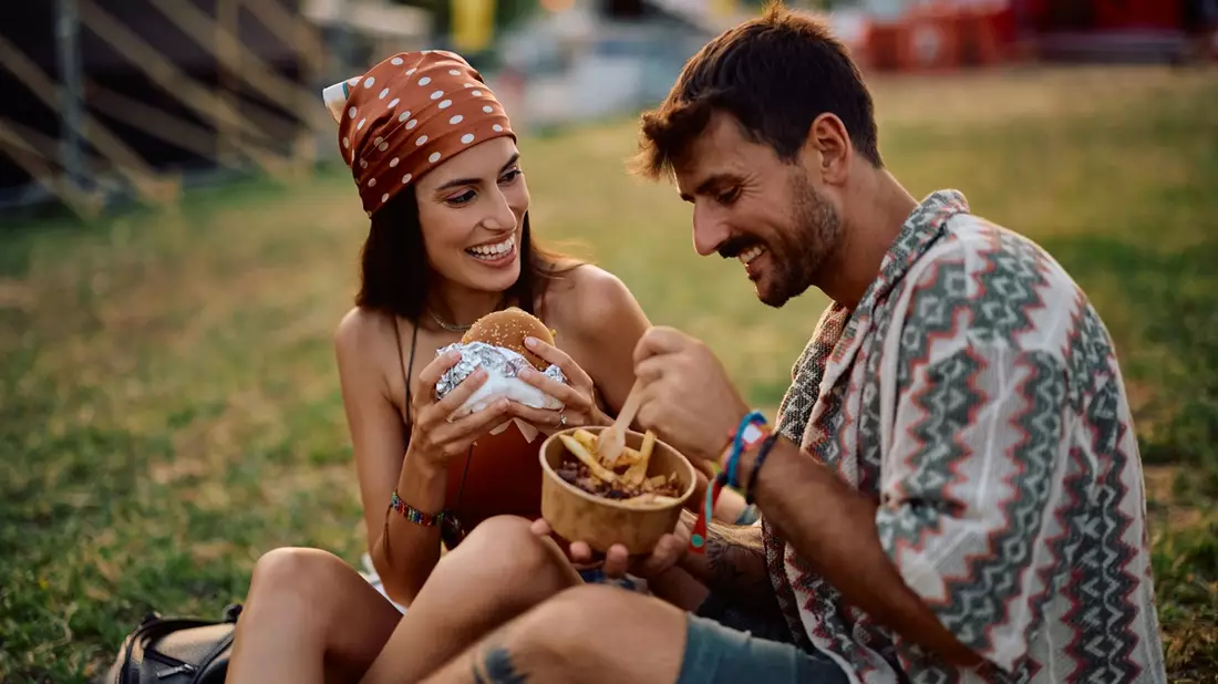 Ananas auf die Pizza? Swipe right! / Too Good To Go enthüllt in Dating-Umfrage wie wichtig kulinarische Vorlieben in der Liebe sind - Bild: presseportal.de