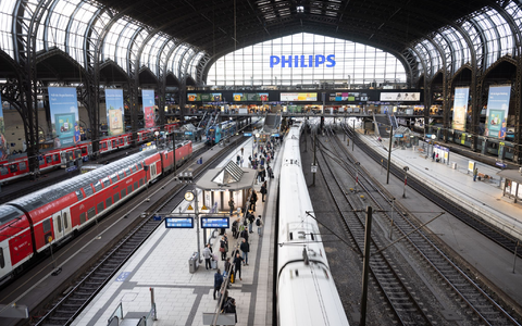 Der Zugverkehr ist am Hauptbahnhof stark eingeschränkt. (Archivbild) - Foto: Daniel Reinhardt/dpa
