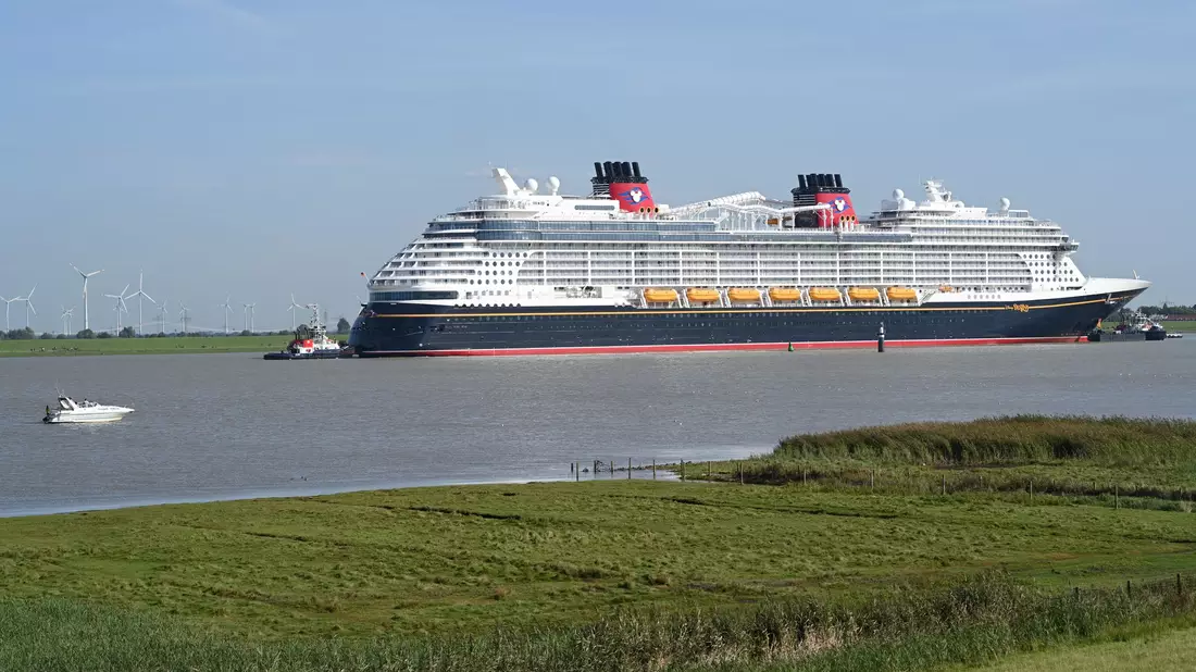 Die «Disney Destiny» ist das jüngste von der Meyer Werft fertiggestellte Kreuzfahrtschiff. (Archivfoto) - Bild: Lars Penning/dpa