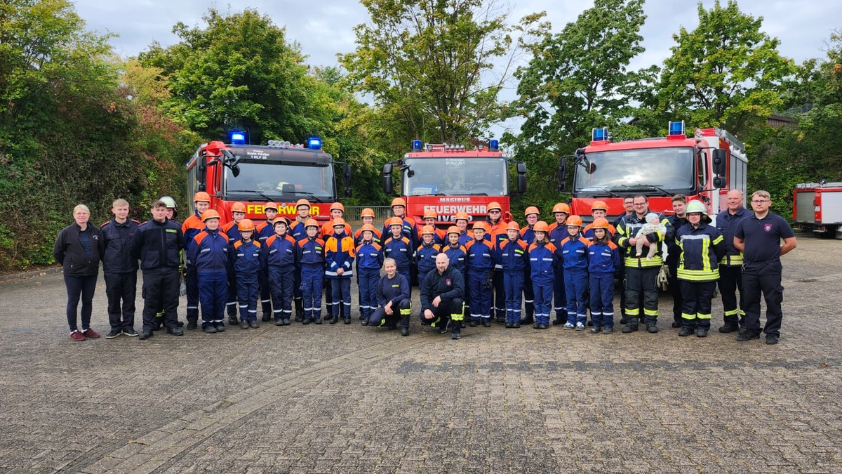 FW Beverungen: 24 Stunden im Einsatz / Berufsfeuerwehrtag der Jugendfeuerwehren Beverungen, Dalhausen und Herstelle - Foto: presseportal.de