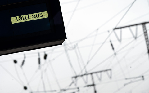 Nach Angaben der Bahn ist ein Stellwerk in Köln-Kalk betroffen. (Symbolbild) - Foto: Federico Gambarini/dpa