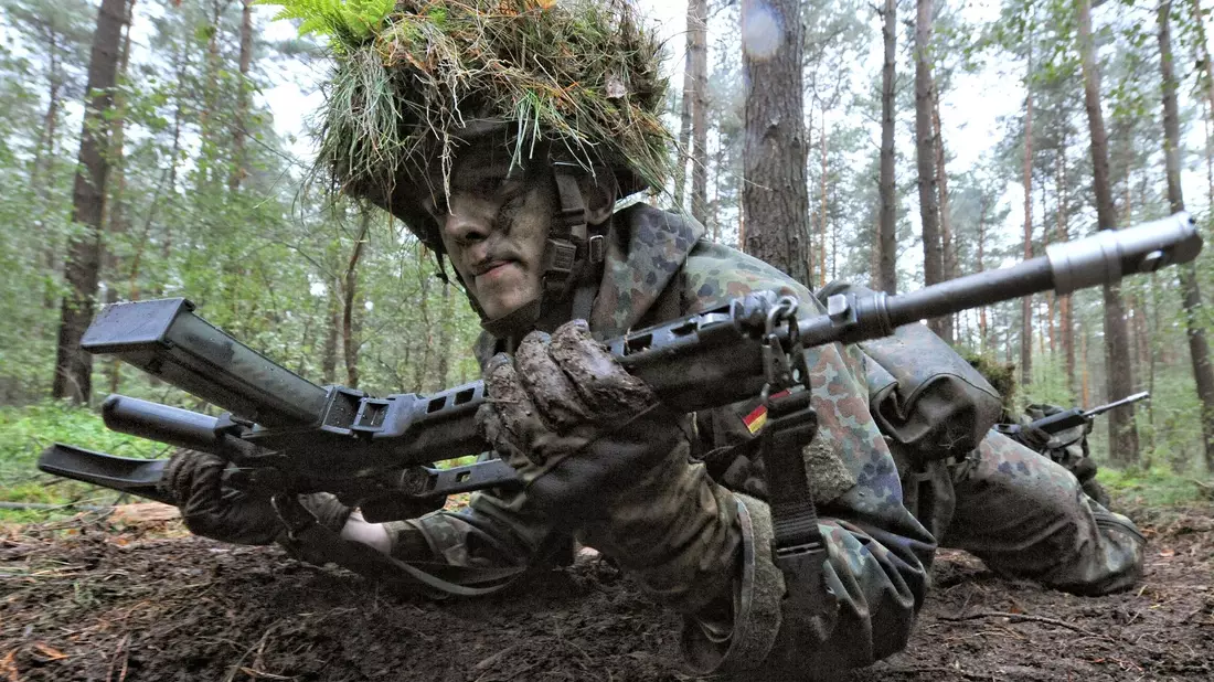 Wie sollte die Zukunft der Bundeswehr aussehen? Über diese Frage wird gestritten.  (Archivbild) - Bild: Peter Steffen/dpa