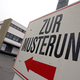 Sollen alle junge Männer wieder gemustert werden oder nur ein durch Losverfahren ausgewählter Anteil? Das ist eine der Streitfragen in der Diskussion über den künftigen Wehrdienst. - Foto: picture alliance / dpa