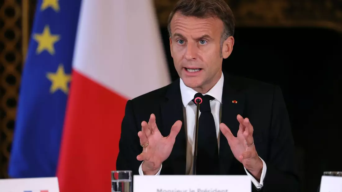 Sollte die Regierung in Paris stürzen, würde dies Macron erheblich unter Druck setzen (Archivbild). - Bild: POOL/Pool AFP/AP/dpa