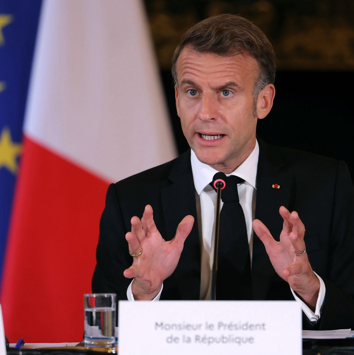 Sollte die Regierung in Paris stürzen, würde dies Macron erheblich unter Druck setzen (Archivbild). - Foto: POOL/Pool AFP/AP/dpa