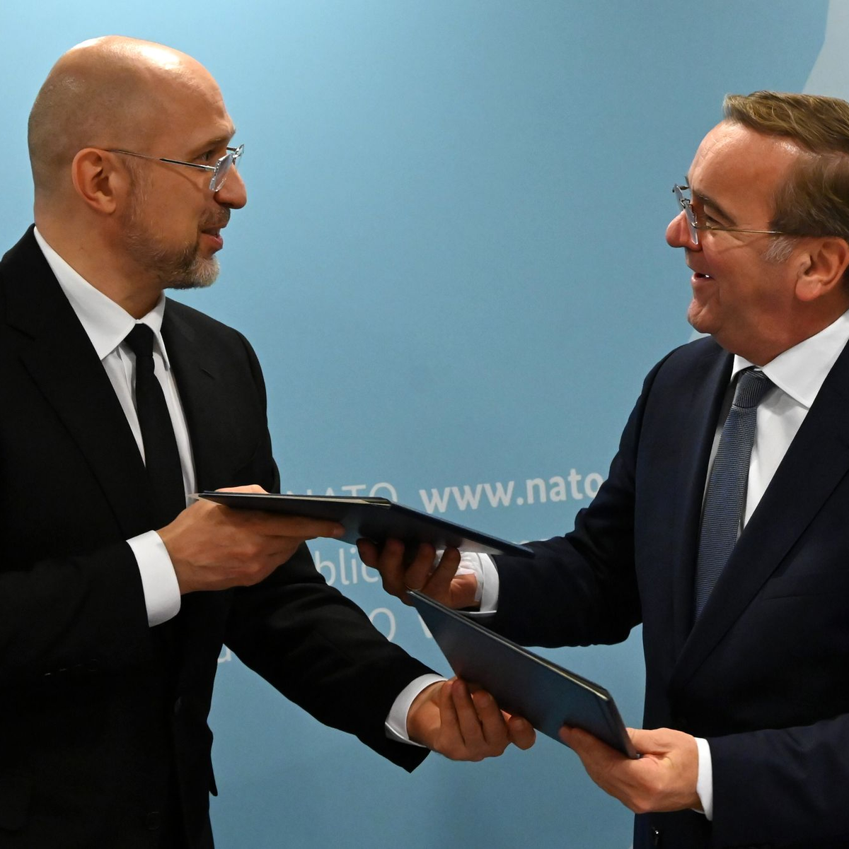 Die Ukraine und Deutschland wollen enger im Rüstungsbereich kooperieren.  - Foto: Ansgar Haase/dpa