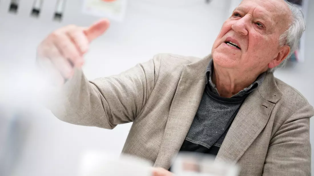 Filmregisseur Werner Herzog (83) hat mit seinem Instagram-Account für Aufsehen gesorgt. - Bild: Henning Kaiser/dpa