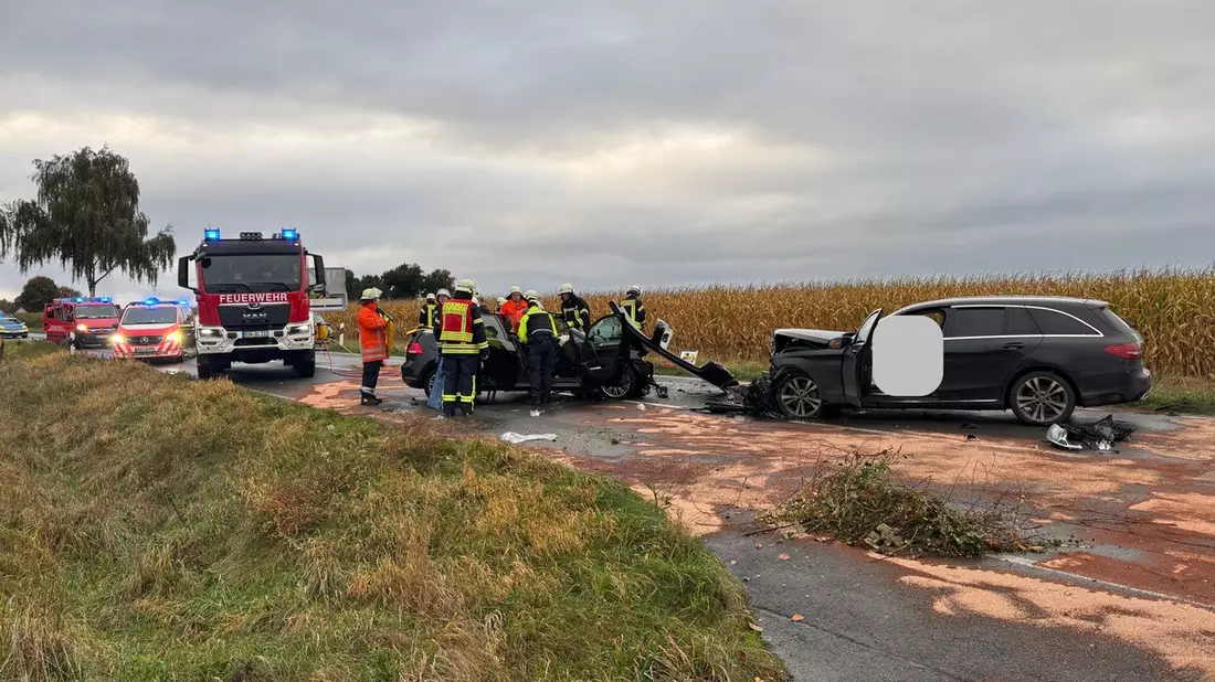 FW-ROW: Verkehrsunfall auf L142: Beifahrer von Feuerwehr befreit - Bild: presseportal.de