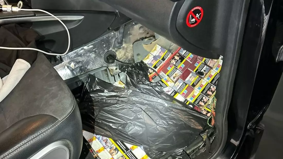 HZA-R: Auto voller Zigaretten - Grenzpolizei und Zoll aus Selb stoppen Schmuggler an der tschechischen Grenze (Gemeinsame Pressemitteilung) - Bild: presseportal.de