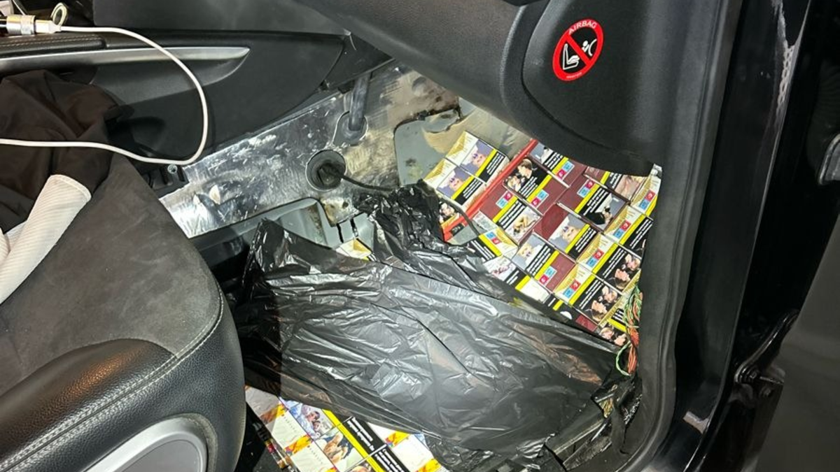 HZA-R: Auto voller Zigaretten - Grenzpolizei und Zoll aus Selb stoppen Schmuggler an der tschechischen Grenze (Gemeinsame Pressemitteilung) - Foto: presseportal.de