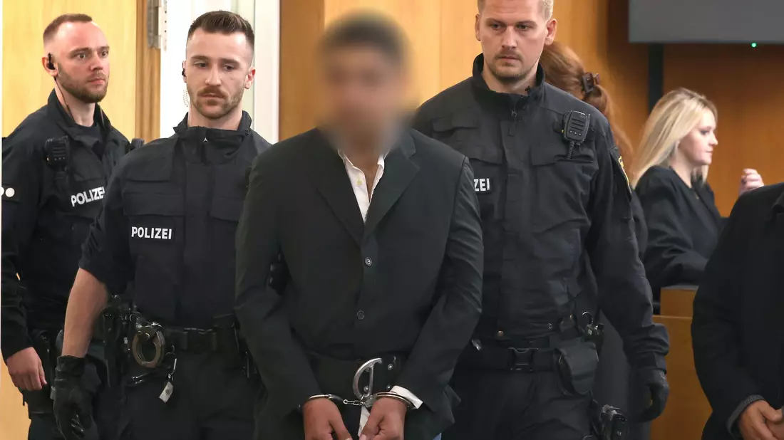 Der Beschuldigte wurde nach der Tat in einem psychiatrischen Krankenhaus untergebracht. - Bild: Karl-Josef Hildenbrand/dpa