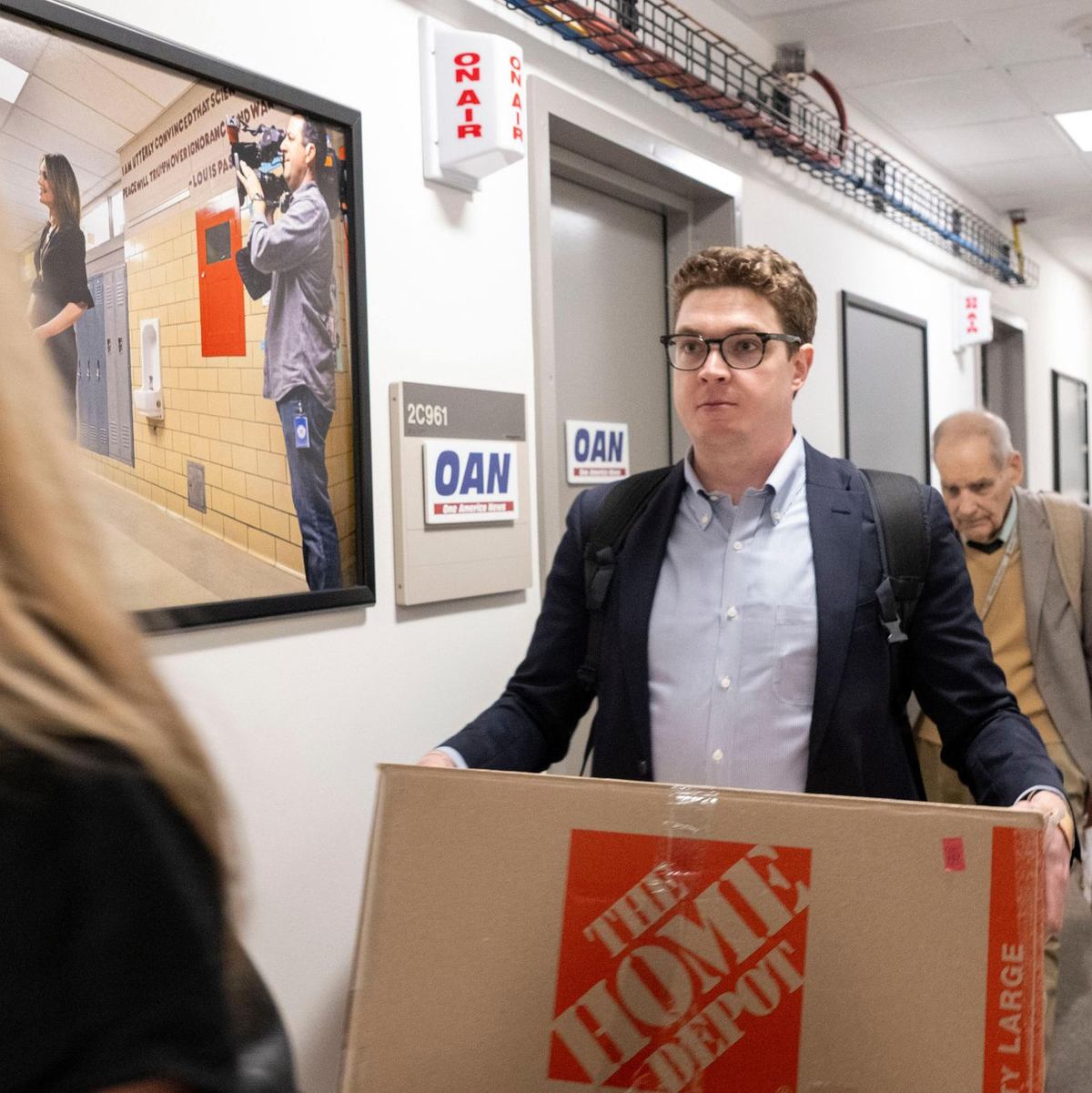 Mitglieder des Pentagon-Pressekorps verlassen das US-Verteidigungsministerium. - Foto: Kevin Wolf/FR33460 AP/AP/dpa